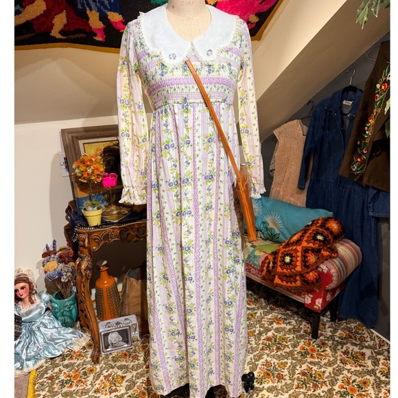 Vintage 1970s Floral Maxi Dress Smocked Bodice Prairie Cottagecore - S - Picture 10 of 12